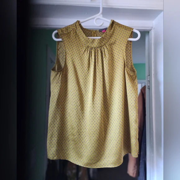 Vince Camuto women's double color  top. - Picture 7 of 8